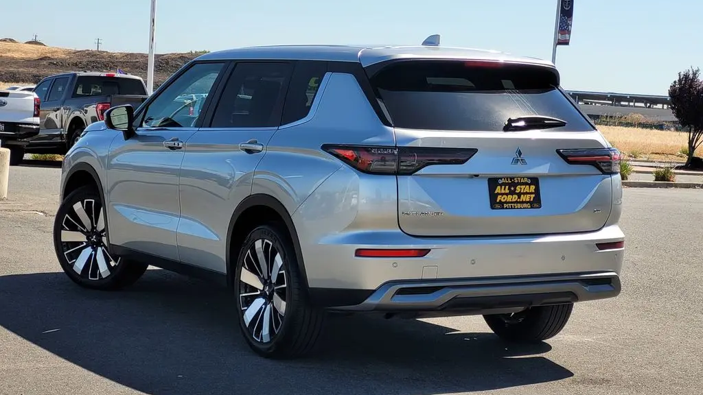 2025 Mitsubishi Outlander SE