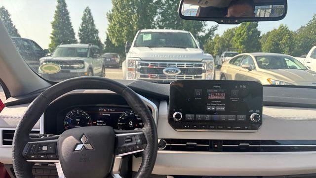 2023 Mitsubishi Outlander SE