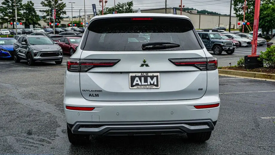2025 Mitsubishi Outlander SE
