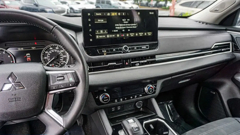 2025 Mitsubishi Outlander SE