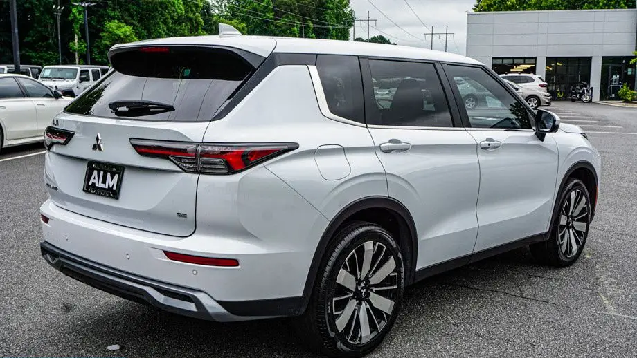 2025 Mitsubishi Outlander SE