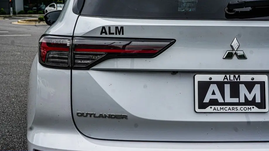 2025 Mitsubishi Outlander SE