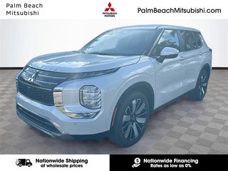 2026 Mitsubishi Outlander with White Diamond Exterior