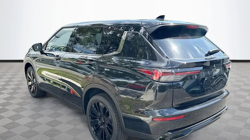 2026 Mitsubishi Outlander LE