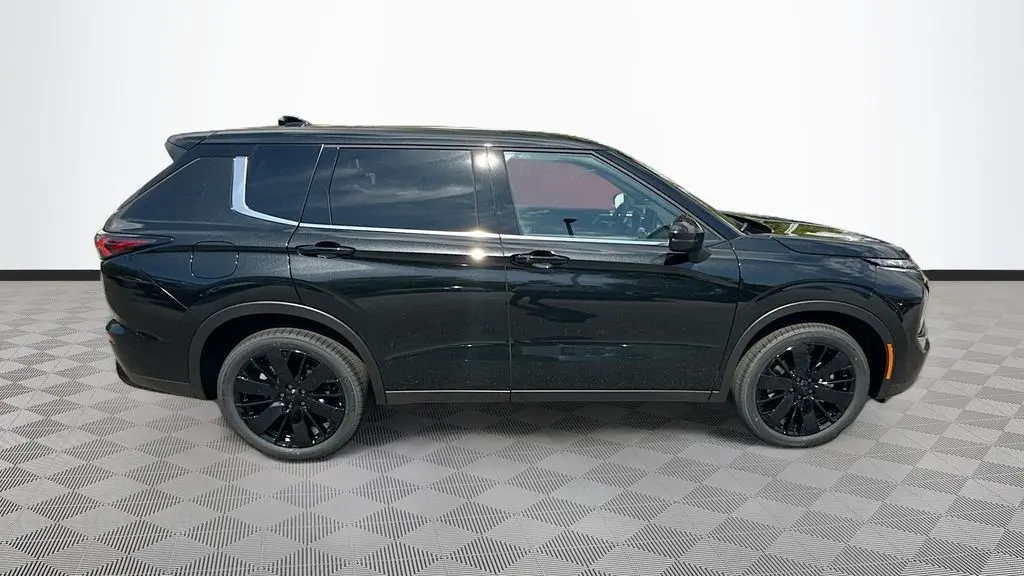 2026 Mitsubishi Outlander LE
