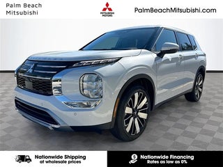 2026 Mitsubishi Outlander with White Diamond Exterior