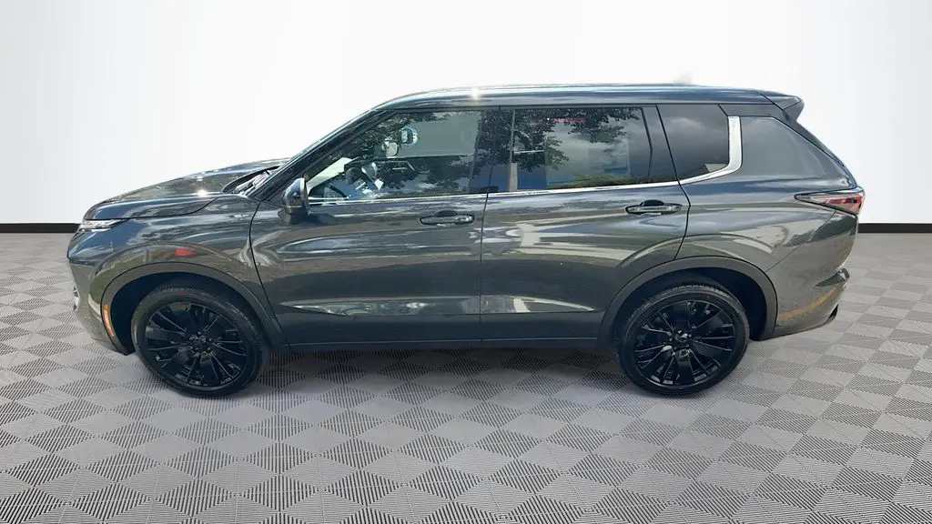 2026 Mitsubishi Outlander LE
