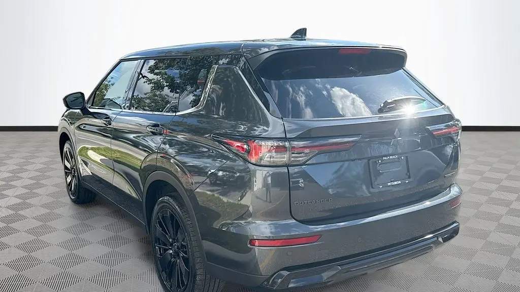 2026 Mitsubishi Outlander LE