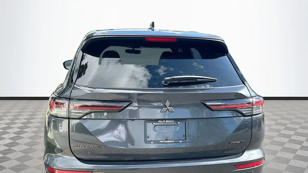 2026 Mitsubishi Outlander LE