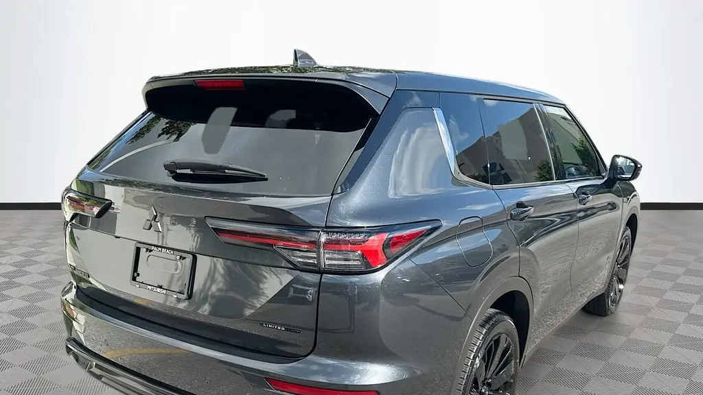 2026 Mitsubishi Outlander LE
