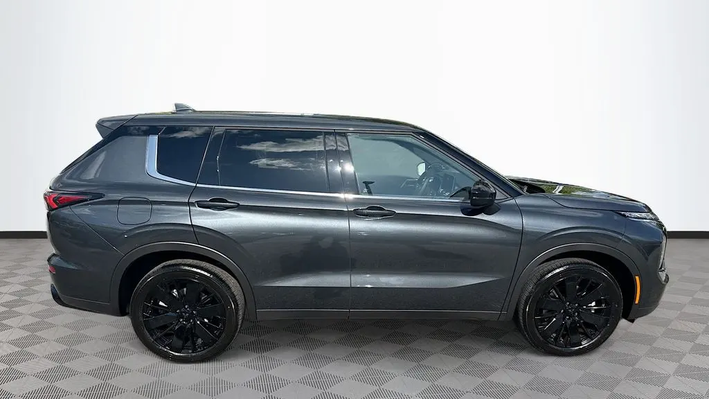 2026 Mitsubishi Outlander LE