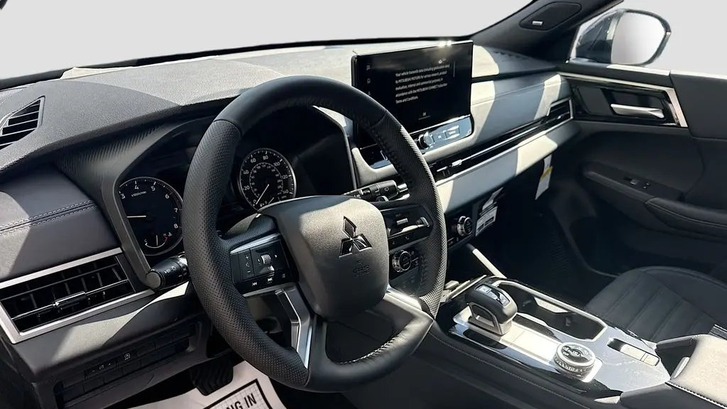 2026 Mitsubishi Outlander LE