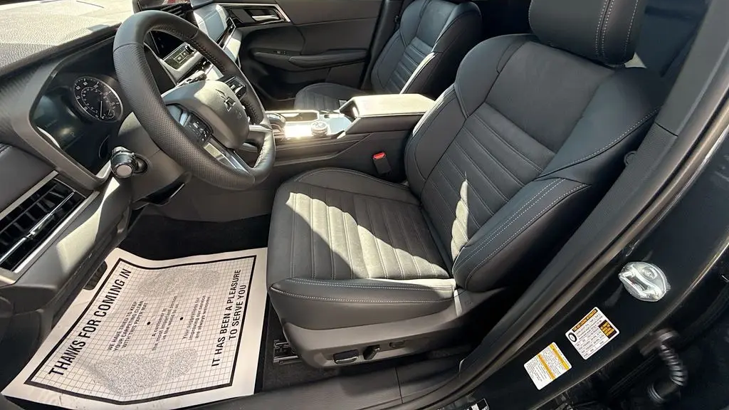 2026 Mitsubishi Outlander LE