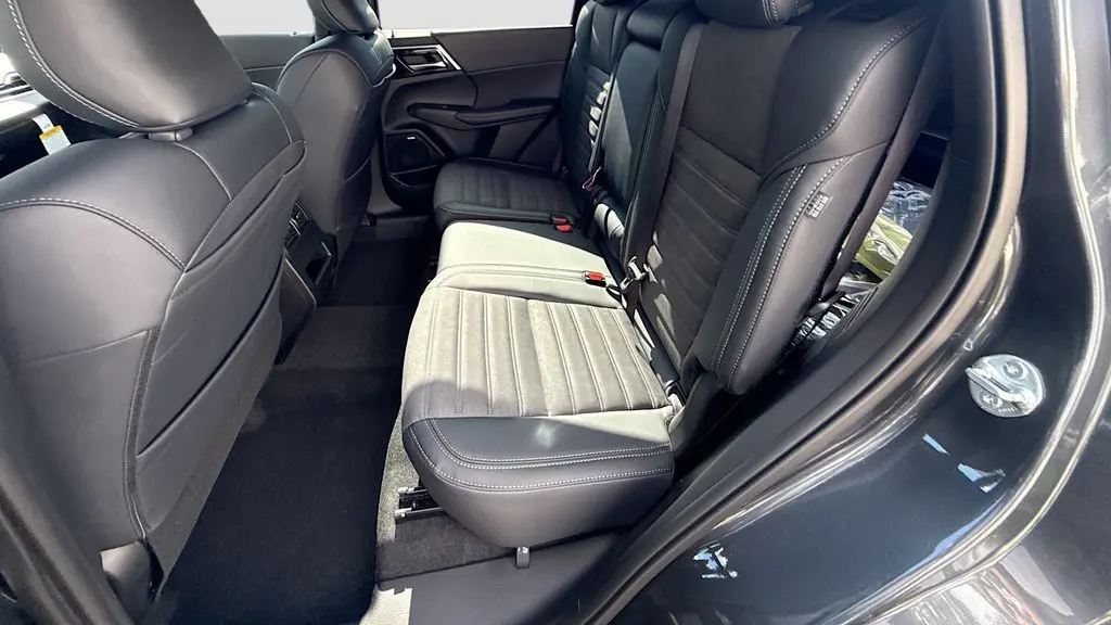 2026 Mitsubishi Outlander LE