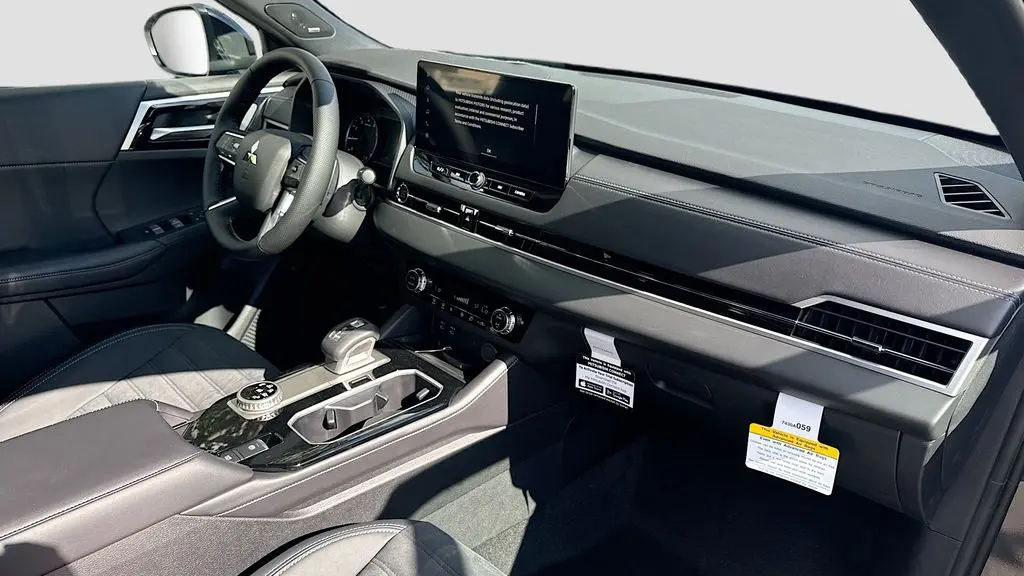 2026 Mitsubishi Outlander LE