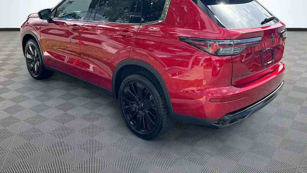 2026 Mitsubishi Outlander LE