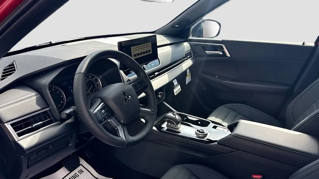 2026 Mitsubishi Outlander LE
