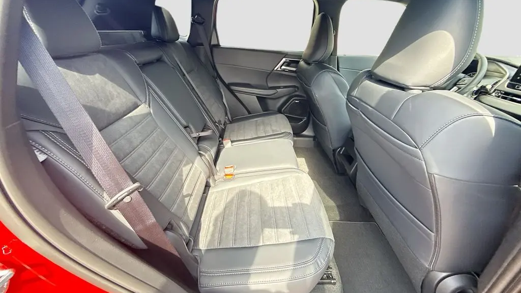 2026 Mitsubishi Outlander LE
