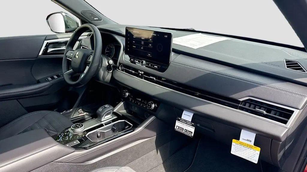 2026 Mitsubishi Outlander LE