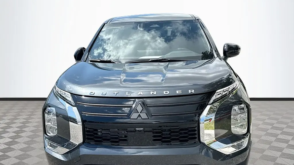 2026 Mitsubishi Outlander LE
