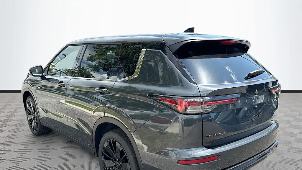 2026 Mitsubishi Outlander LE