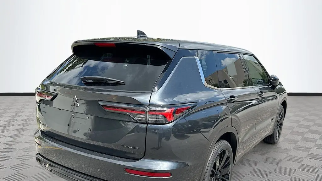 2026 Mitsubishi Outlander LE