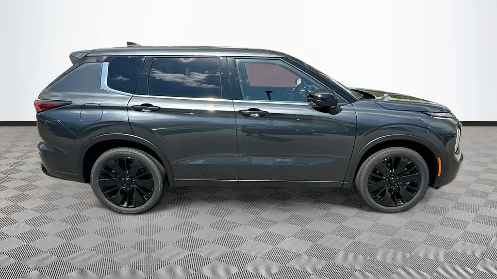 2026 Mitsubishi Outlander LE