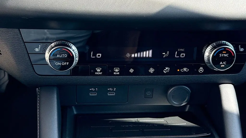 2026 Mitsubishi Outlander LE