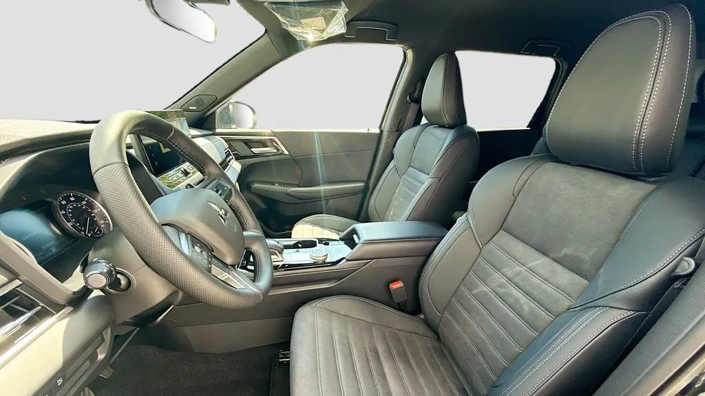 2026 Mitsubishi Outlander LE