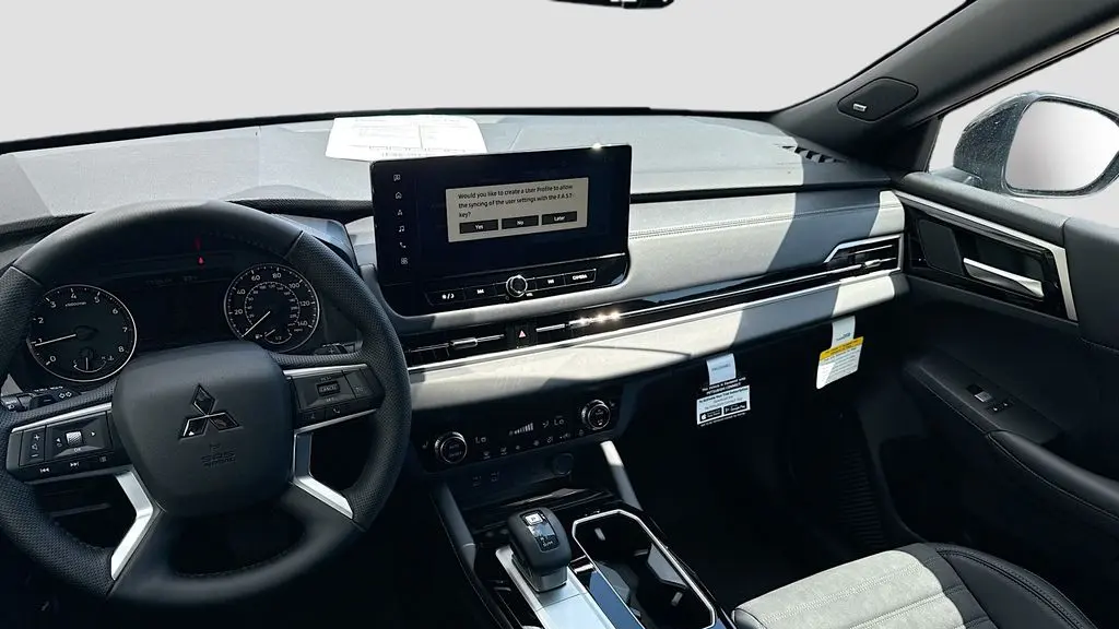 2026 Mitsubishi Outlander LE