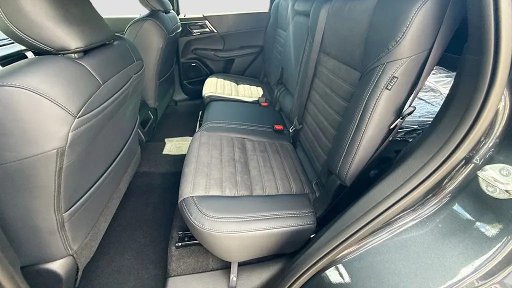 2026 Mitsubishi Outlander LE
