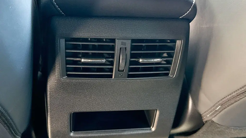 2026 Mitsubishi Outlander LE