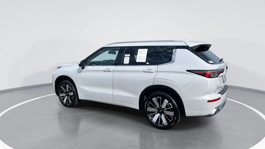 2025 Mitsubishi Outlander SEL