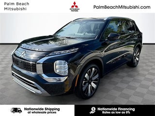 2026 Mitsubishi Outlander with White Diamond/Black Roof Exterior