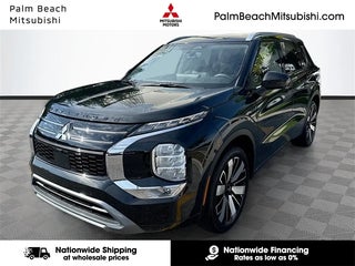 2026 Mitsubishi Outlander with White Diamond/Black Roof Exterior