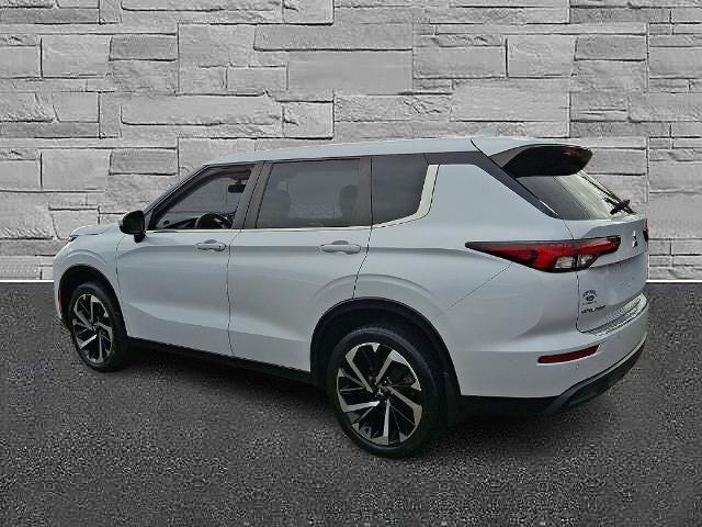 2022 Mitsubishi Outlander - $17,828