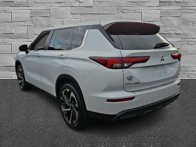 2022 Mitsubishi Outlander - $17,828