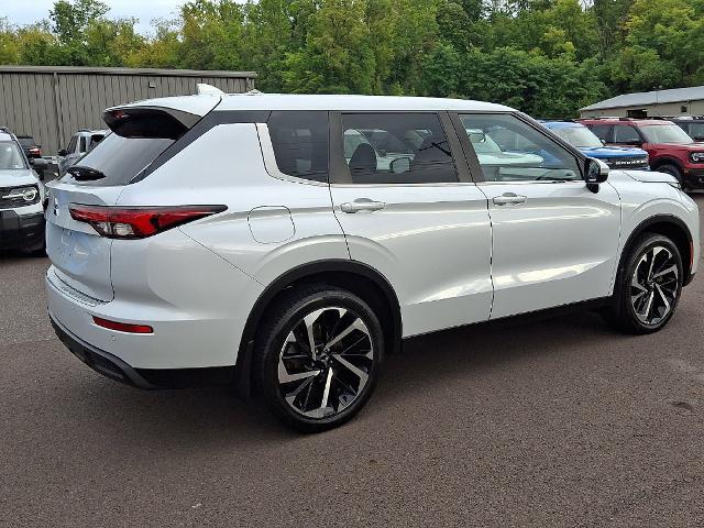 2022 Mitsubishi Outlander - $17,828