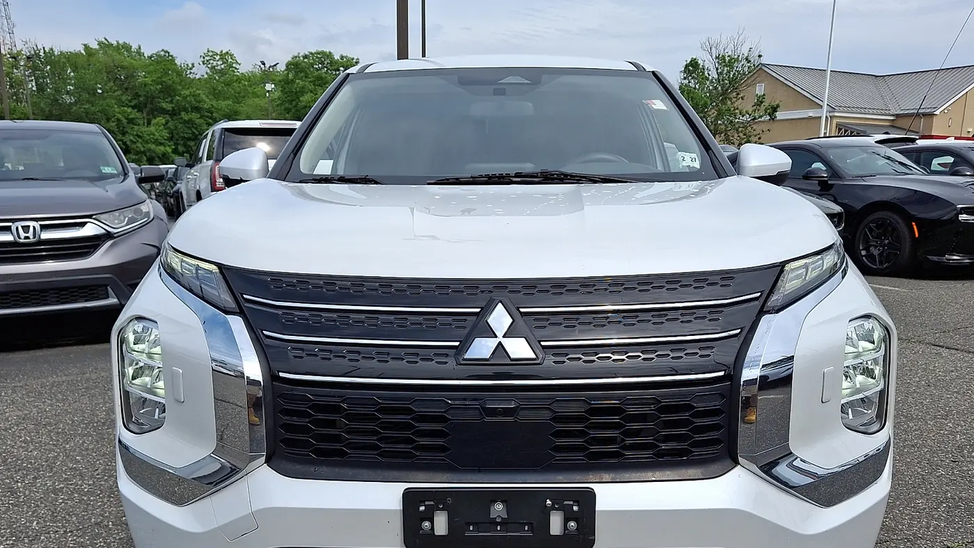 2022 Mitsubishi Outlander ES