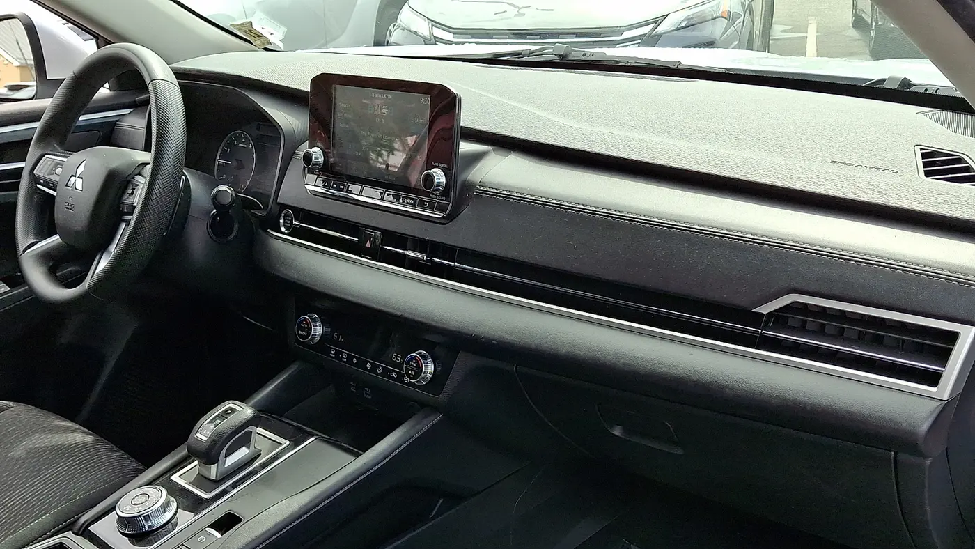 2022 Mitsubishi Outlander ES