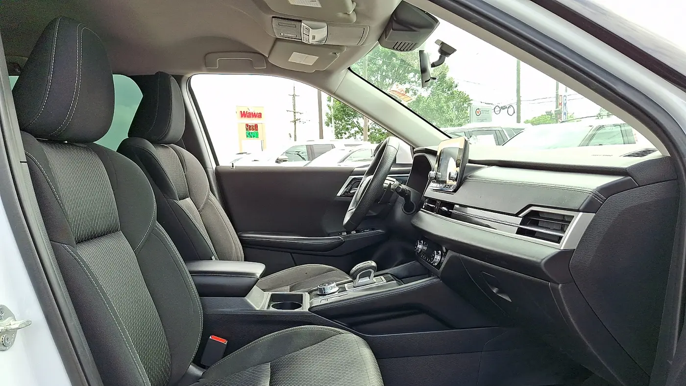 2022 Mitsubishi Outlander ES