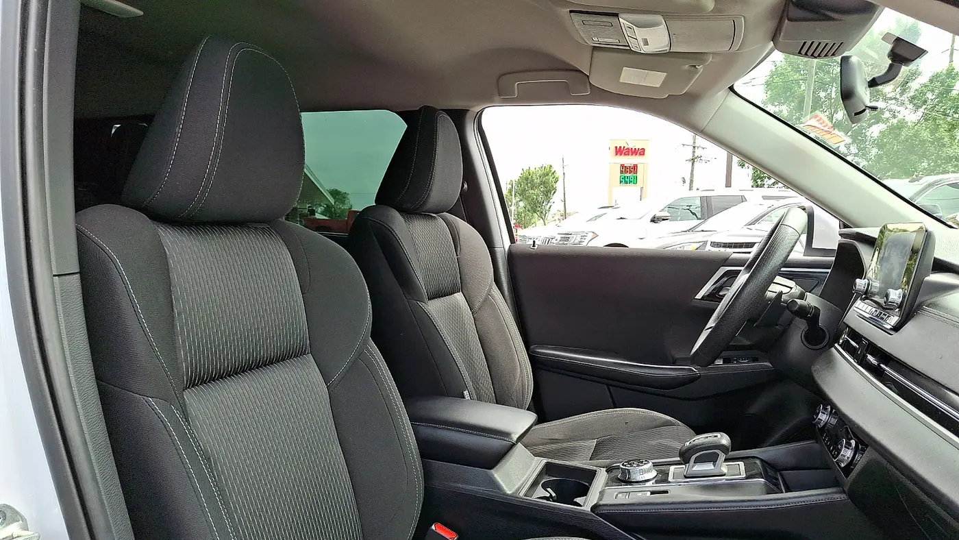 2022 Mitsubishi Outlander ES
