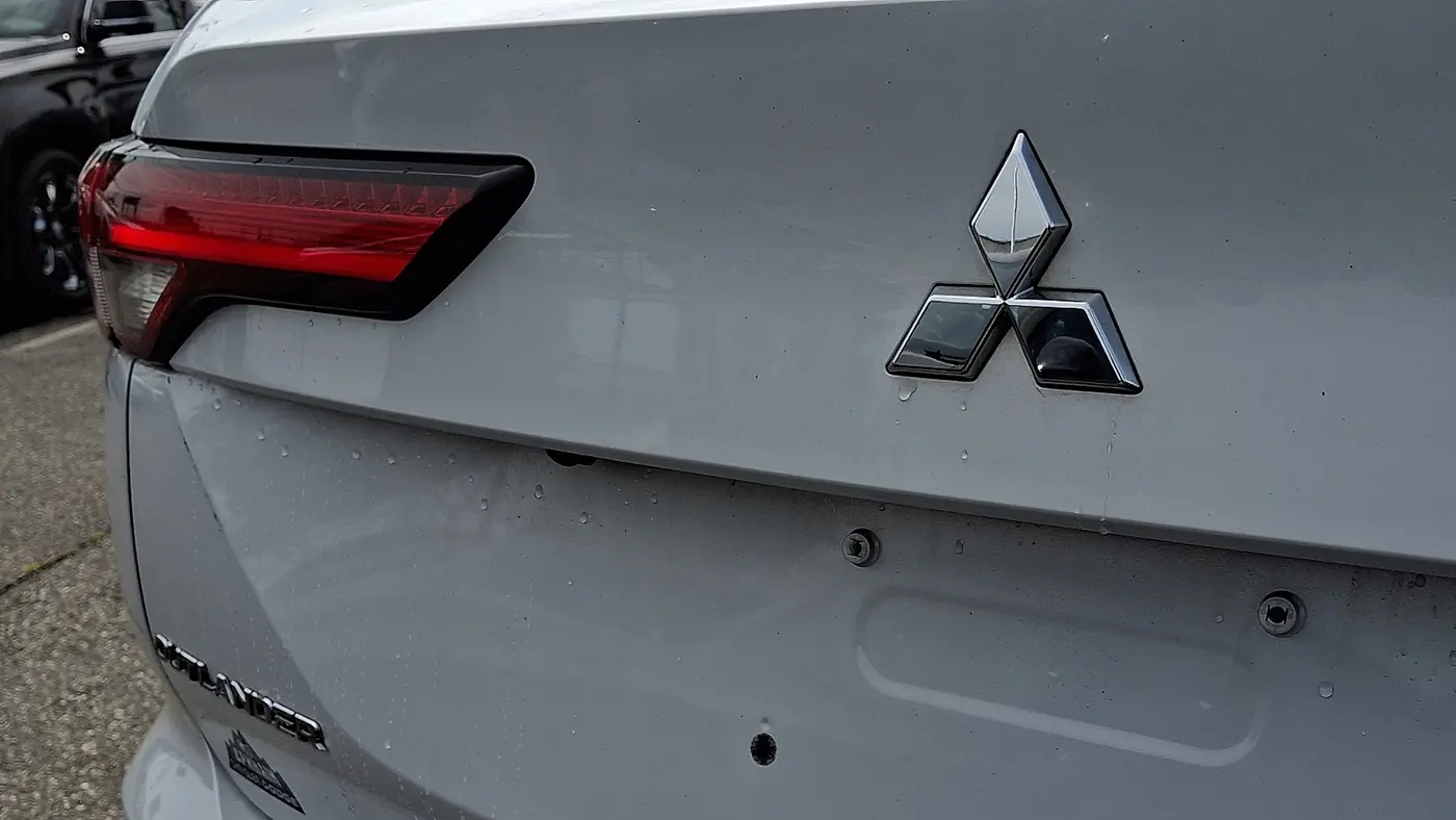 2022 Mitsubishi Outlander ES