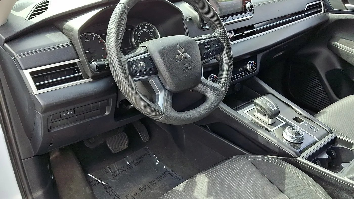 2022 Mitsubishi Outlander ES