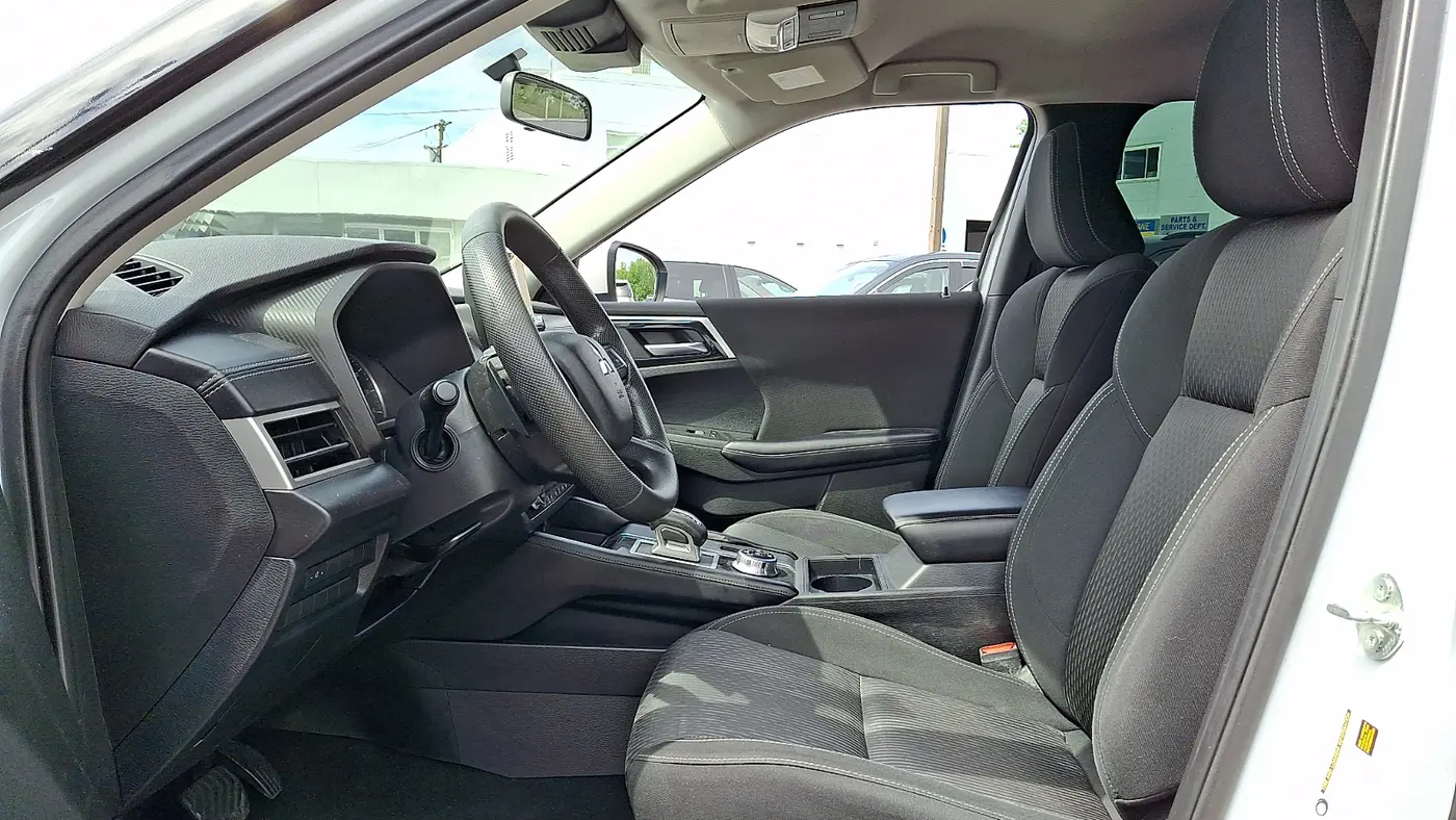 2022 Mitsubishi Outlander ES