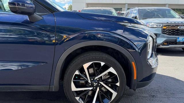 2023 Mitsubishi Outlander SE