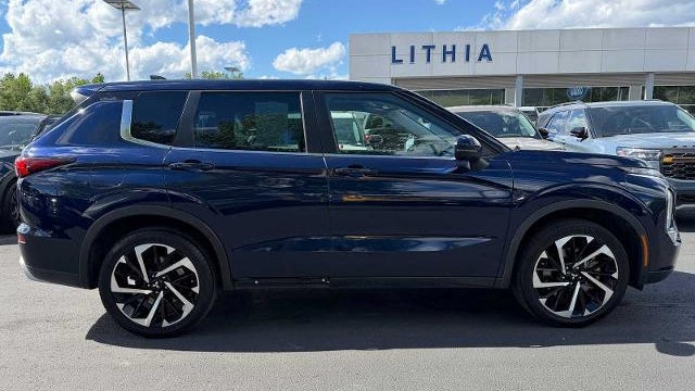 2023 Mitsubishi Outlander SE