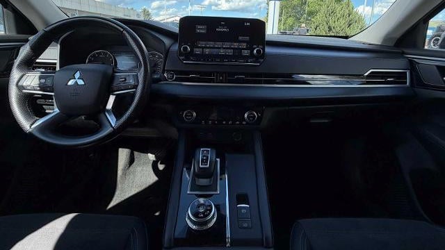 2023 Mitsubishi Outlander SE