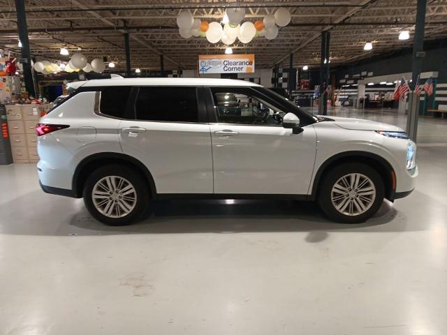 2024 Mitsubishi Outlander - $24,010