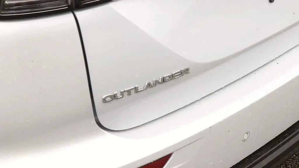 2025 Mitsubishi Outlander ES